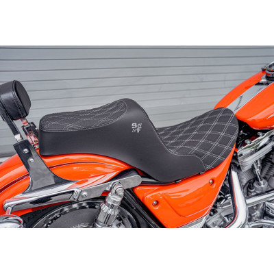 High Noon Seat - Vinyl - Silver Double Diamond Stitch - FXR